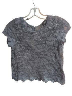 Dillema Women’s XS Gray Lace Crop Top Button Back Sheer Floral Short Sleeve